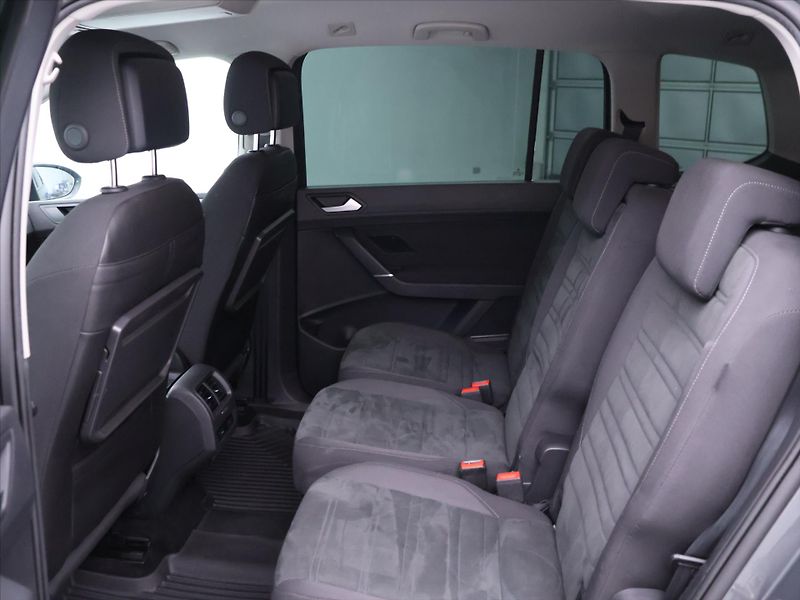 Volkswagen Touran 2,0 TDI 110kW DSG LED 1.Maj. - fotka 14 z 35