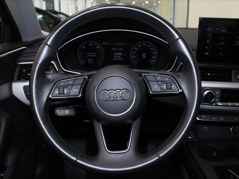 Audi A4 2,0 40TDi S-Line 56tkm. 1.maj. - fotka 9 z 22