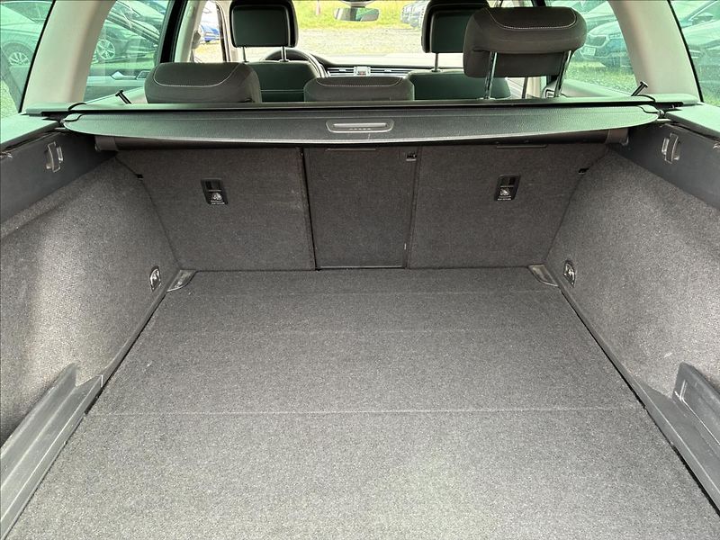 Volkswagen Passat 2,0 TAŽNÉ,KAMERA,APP-CONNECT - fotka 16 z 31
