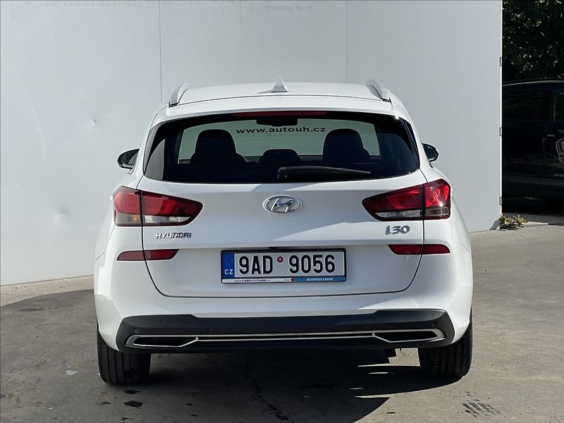Hyundai i30 1,5 T-GDI Combi Family Smart - fotka 22 z 22