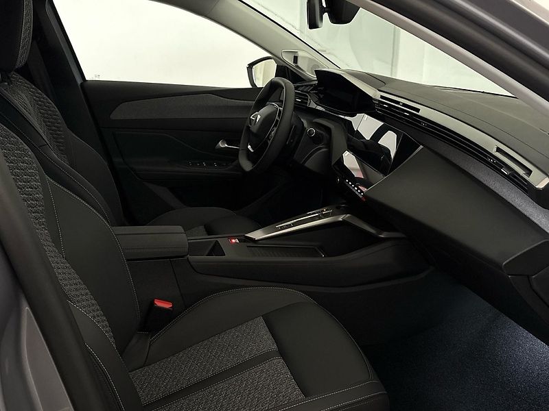 Peugeot 308 (2026) SW Allure 1.5 BlueHDi 130 EAT8 - fotka 13 z 43