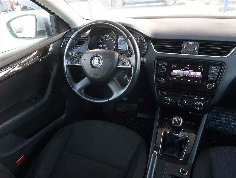 Škoda Octavia (2014) Elegance 1.2 TSI, Serv.kniha - fotka 7 z 19