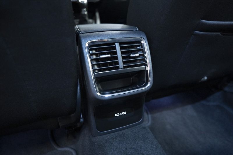 Škoda Octavia 2,0 TDI ČR KEYLESS VÝHŘEV ČR - fotka 14 z 39