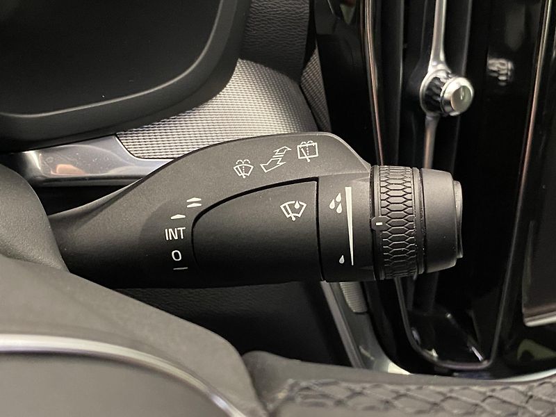 Volvo V60 CC B5 AWD PLUS AUT REZERVACE - fotka 23 z 59