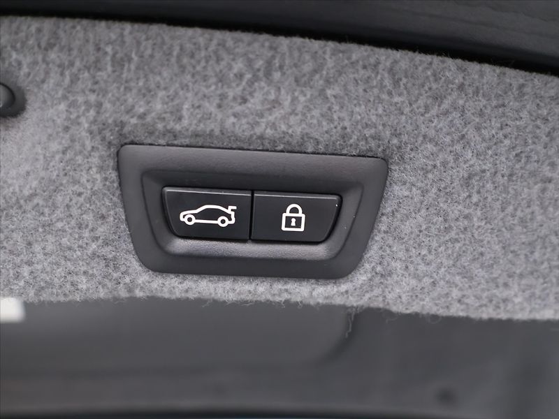 BMW Řada 7 3,0 730d 190kW xDrive - fotka 11 z 34