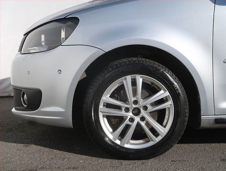 Volkswagen Touran (2012) Comfortline 1.6 TDI, Automat - fotka 15 z 19