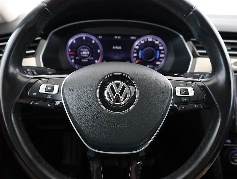 Volkswagen Passat (2015) Highline 2.0 TDI, Navi - fotka 8 z 19