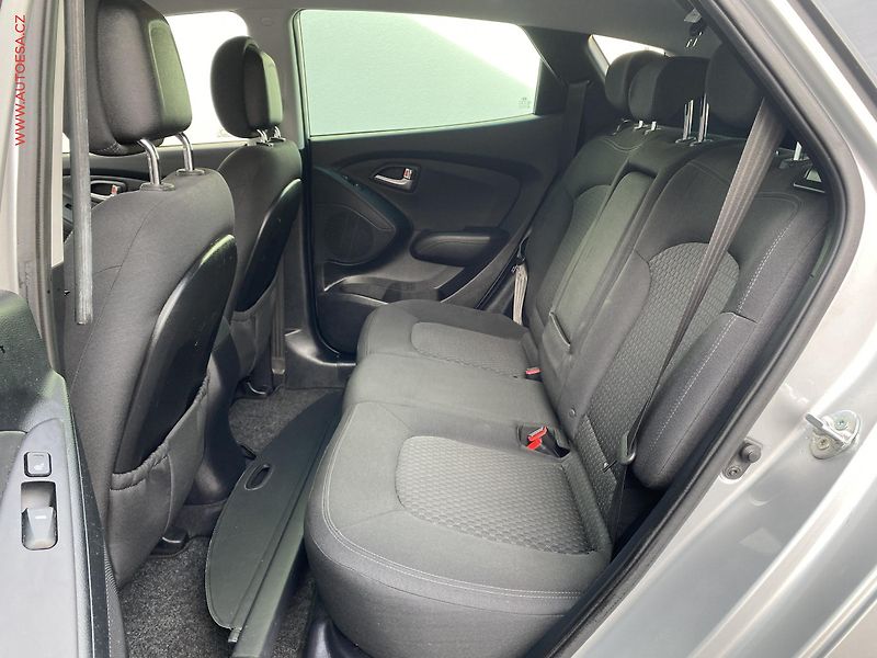 Hyundai ix35 (2013) 2.0 CRDi 4x4, AC, výhřev sed - fotka 10 z 17