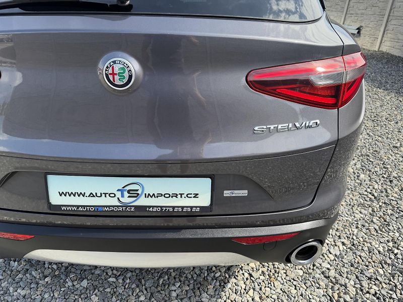 Alfa Romeo Stelvio 2.2JTDM Q4 4x4 210PS VELOCE 1A - fotka 45 z 167