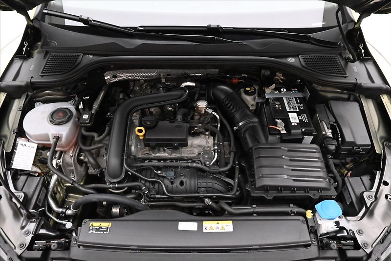 Volkswagen Golf 1,0 TSI 81kW Life Záruka až 5 - fotka 9 z 30