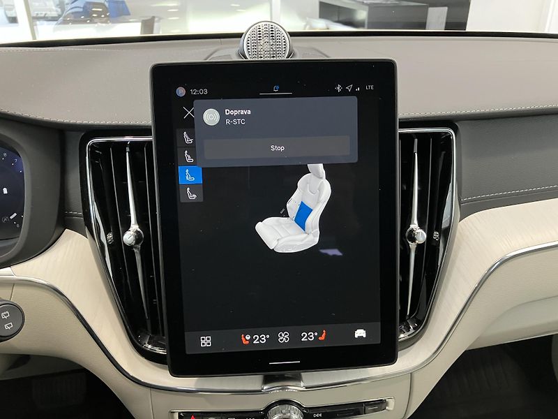 Volvo XC60 B5 AWD Ultra Bright-REZERVACE - fotka 41 z 53