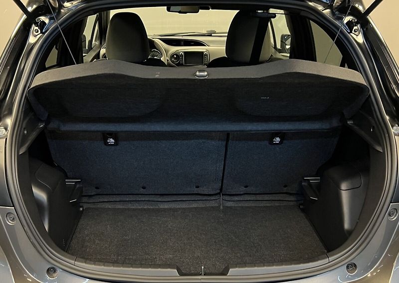 Toyota Yaris 1.5 Hybrid AT SELECTION SMART - fotka 11 z 16