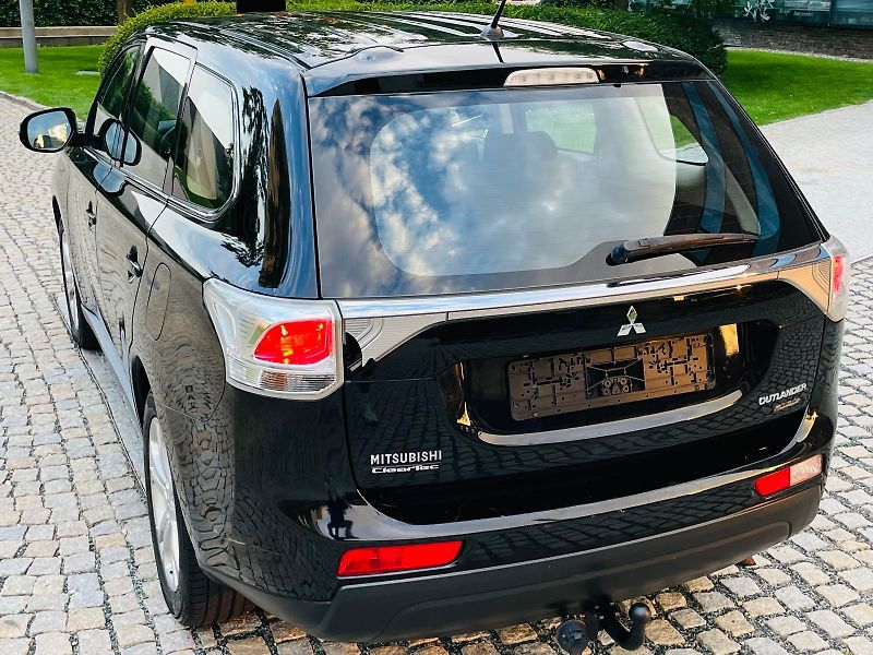 Mitsubishi Outlander 2.0i 1.MAJITEL KAMERA TAŽNÉ - fotka 14 z 43