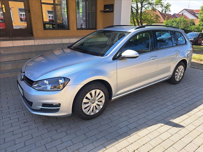 Volkswagen Golf 1,6 TDI Variant - fotka 4 z 45