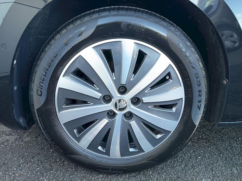 Škoda Superb (2022) 2.0TDI 110kW DSG COMFORT PLUS - fotka 35 z 35