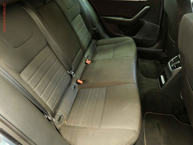 Škoda Octavia (2015) 1.4 TSi, Edition, xenon - fotka 12 z 14