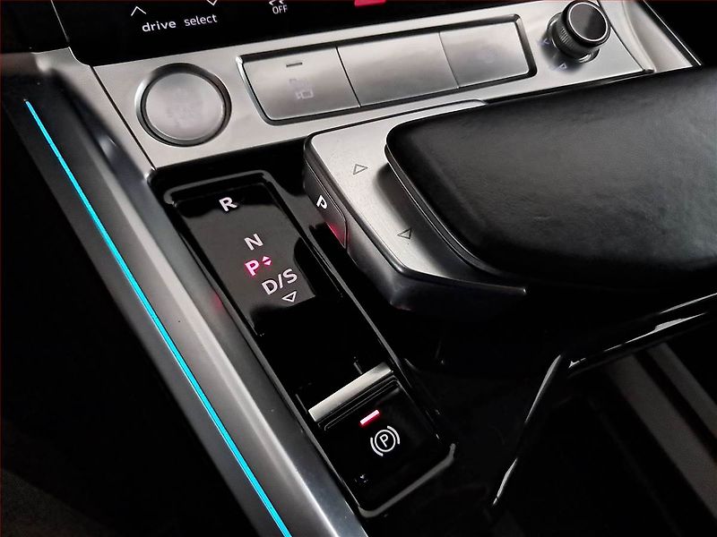Audi e-tron (2019) 55 quattro, SoH 100% - fotka 18 z 20
