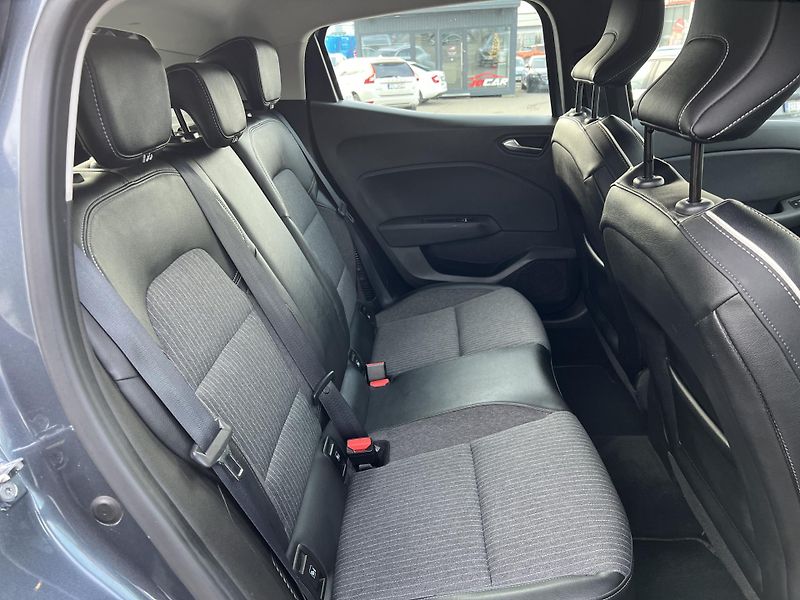 Renault Clio 1.6i E-TECH HYBRID AUTOMAT - fotka 25 z 33