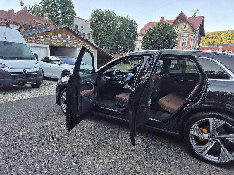 Audi e-tron ZAMLUVENO ! SOH 92% - fotka 13 z 44