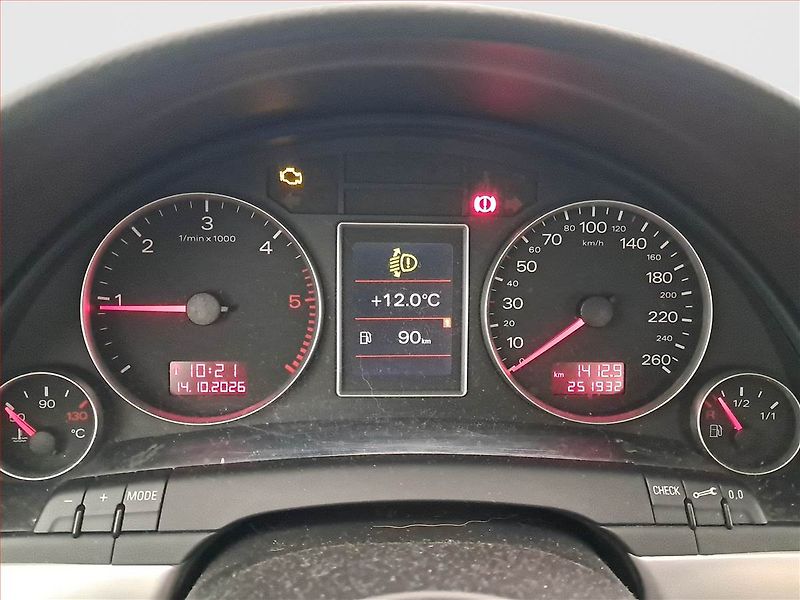 Audi A4 (2006) 2.0 TDI, nová STK, dobrý stav - fotka 11 z 17