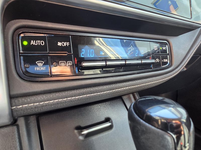 Toyota Corolla 1.6-AUTOMAT-NAVI-KAMERA - fotka 19 z 26