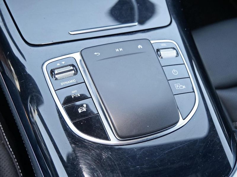 Mercedes-Benz EQC 400 4M Electric Art HuD Distro - fotka 11 z 15