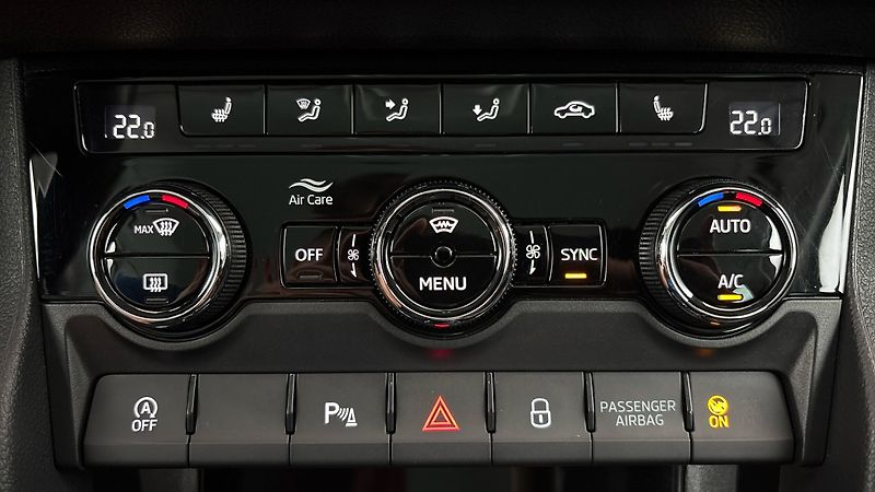 Škoda Karoq 1.5 TSI DSG Style - fotka 13 z 28