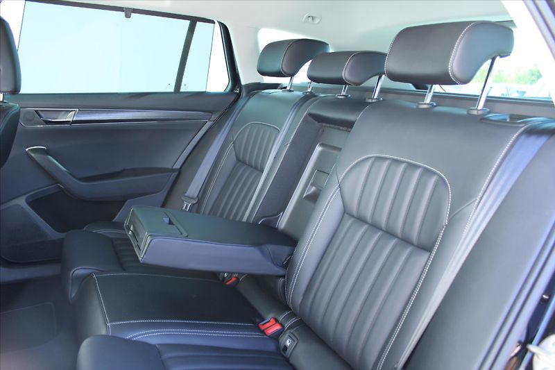 Škoda Superb 2.0TDI 147kW DSG 4x4 STYLE - fotka 10 z 34