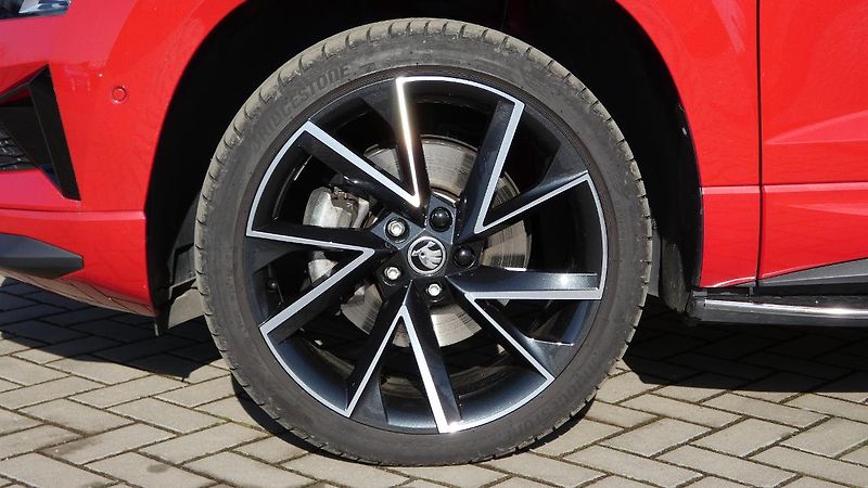 Škoda Karoq 1,5 TSI Sportline Exclusive DS - fotka 26 z 27