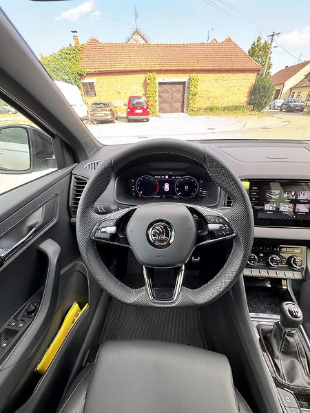 Škoda Karoq 2.0TDi SportLine MAX Výbava - fotka 15 z 35