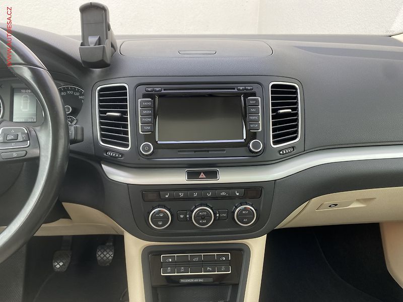Volkswagen Sharan (2014) 2.0 TDi 4x4, Highline, bixen - fotka 12 z 20