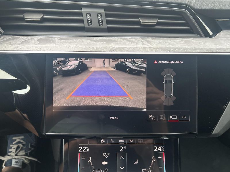 Audi e-tron 55 QUATTRO 300kw S LINE SOH96% - fotka 32 z 47