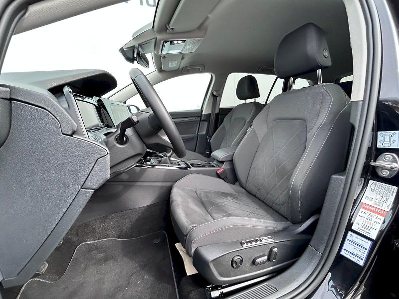 Volkswagen Golf (2023) 1.5 TSI 110kW Style - fotka 6 z 35