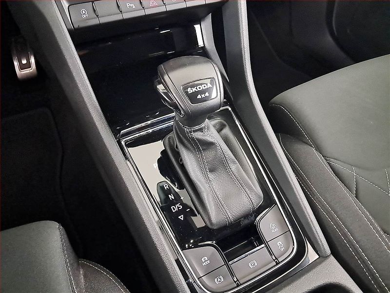 Škoda Karoq (2023) Sportline 2.0 TDI - fotka 13 z 20