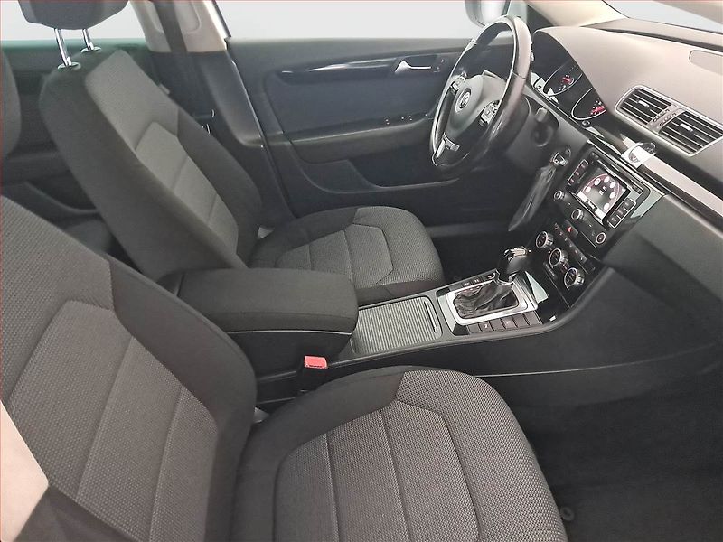 Volkswagen Passat (2013) 2.0 TDI, Automat, Navi - fotka 9 z 16