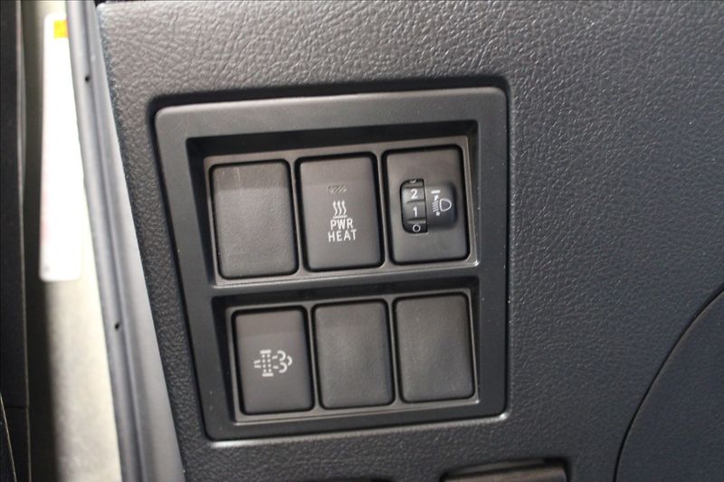 Toyota Hilux 2,4 D-4D 1.majitel CZ - fotka 24 z 37