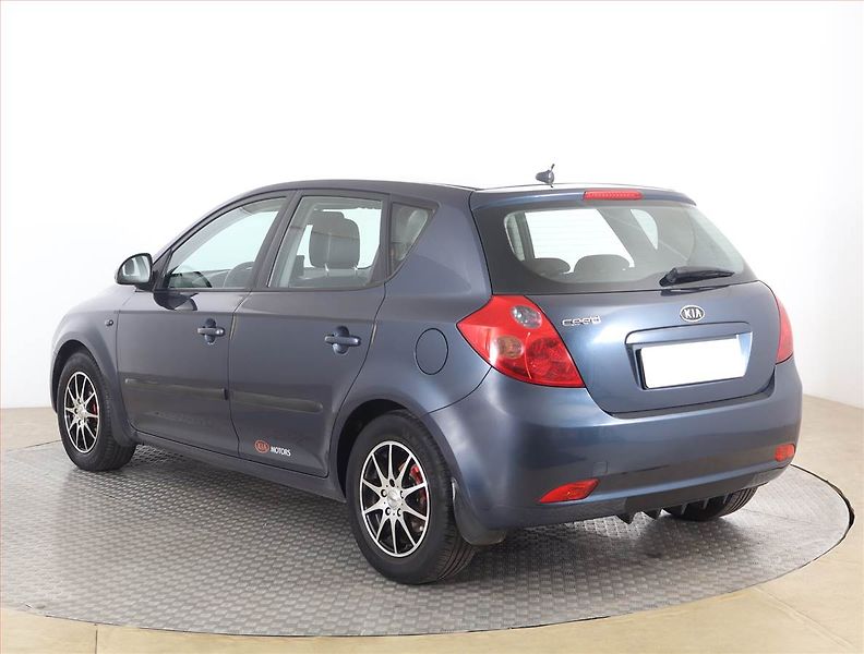 Kia Ceed (2008) 1.4 CVVT, Serv.kniha - fotka 4 z 15