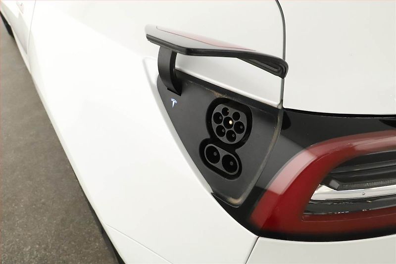 Tesla Model 3 (2021) Performance 82kWh, SoH 98% - fotka 19 z 20