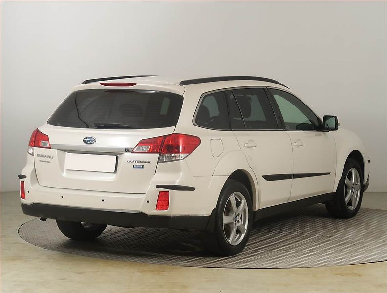 Subaru Outback (2012) 2.0 D, 4X4, Xenony, Tempomat - fotka 5 z 19