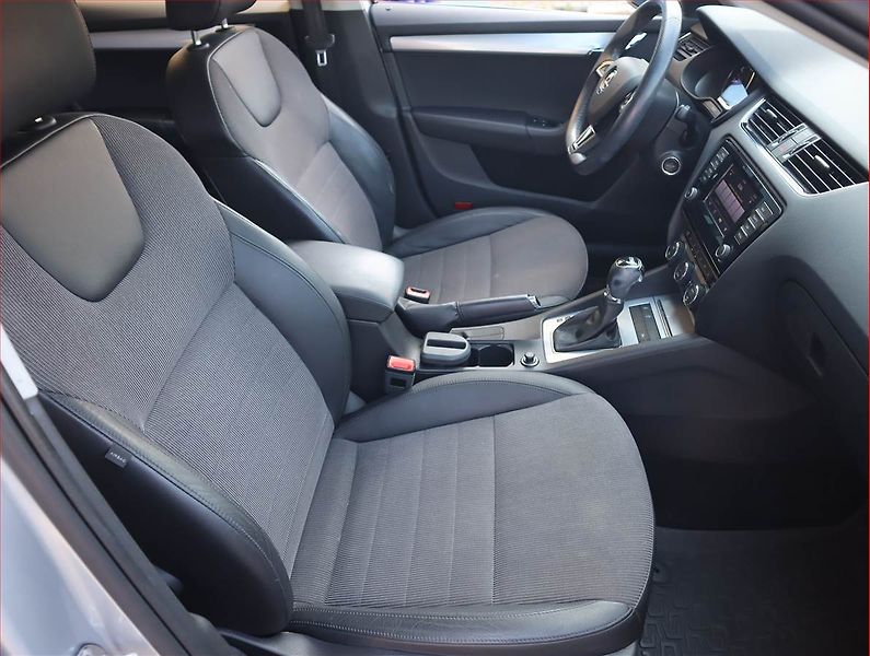 Škoda Octavia (2015) 1.4 TSI, Automat, Kůže, Navi - fotka 9 z 20