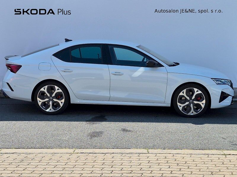 Škoda Octavia (2025) RS 2.0 TSI 195kW - fotka 8 z 30