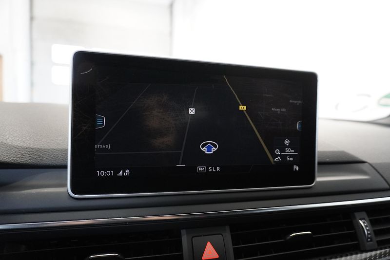 Audi A4 (2016) 2.0 TDI 140kW QUATTRO S TRONIC - fotka 31 z 37