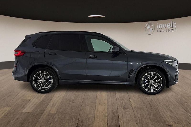 BMW X5 xDrive40d - fotka 2 z 29