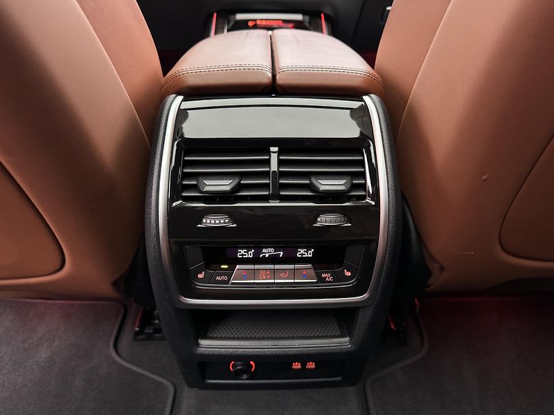 BMW X7 40i-INDIVID-MASÁŽE-R22-TAŽ. - fotka 32 z 47