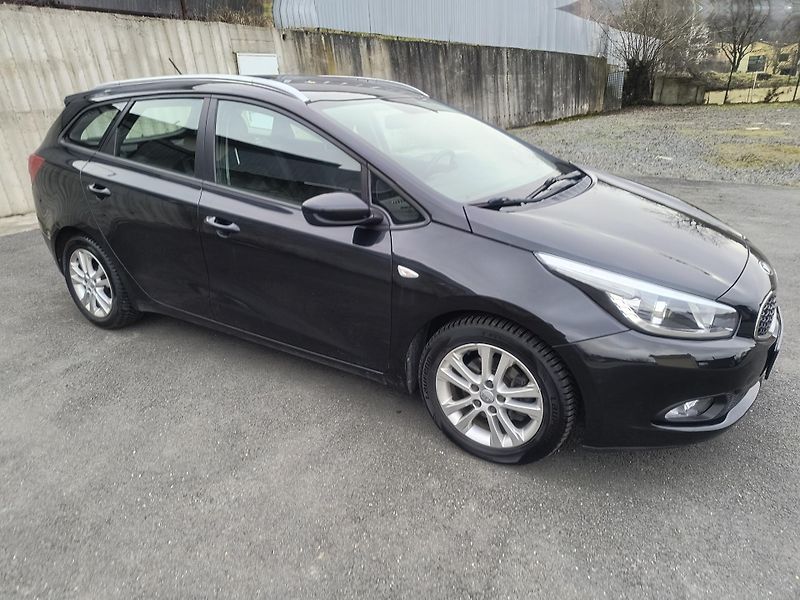 Kia Ceed (2013) 1.6 GDI 99KW/VYHŘ.VOLANT+SEDAD - fotka 8 z 49