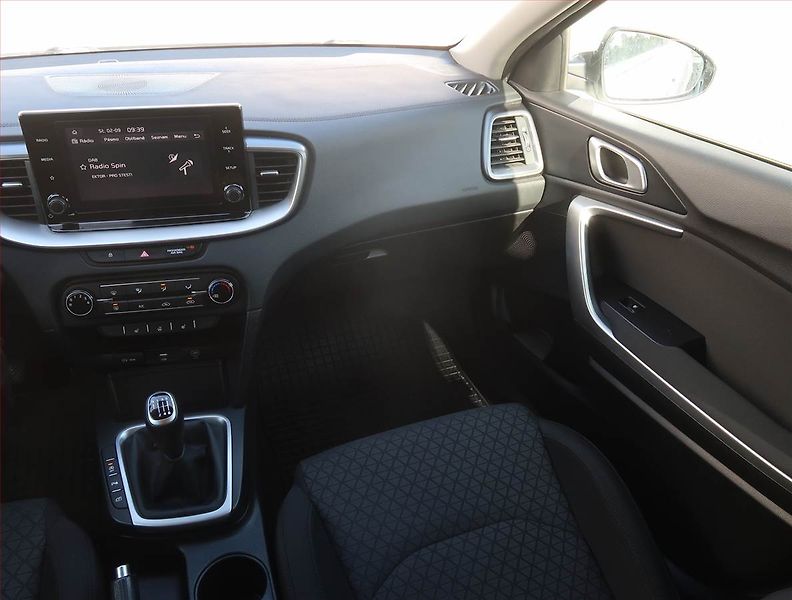Kia Ceed (2023) 1.5 T-GDI, ČR,1.maj - fotka 8 z 20