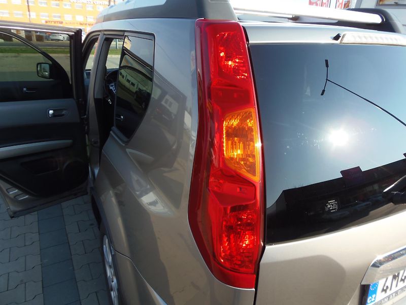 Nissan X-Trail (2010) 2.0 DCi 4x4 manuál ČR původ - fotka 19 z 23