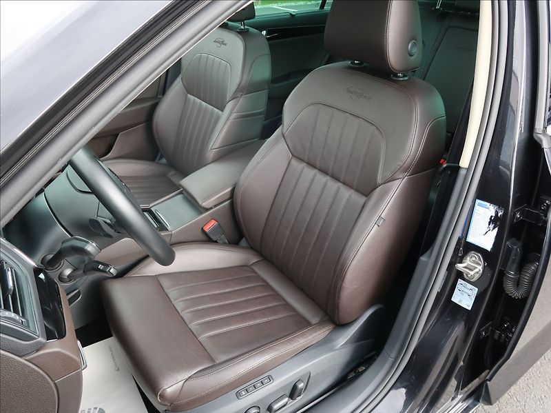 Škoda Superb 2,0 TSi,200kW,NovéČR,L&K,4x4 - fotka 10 z 32