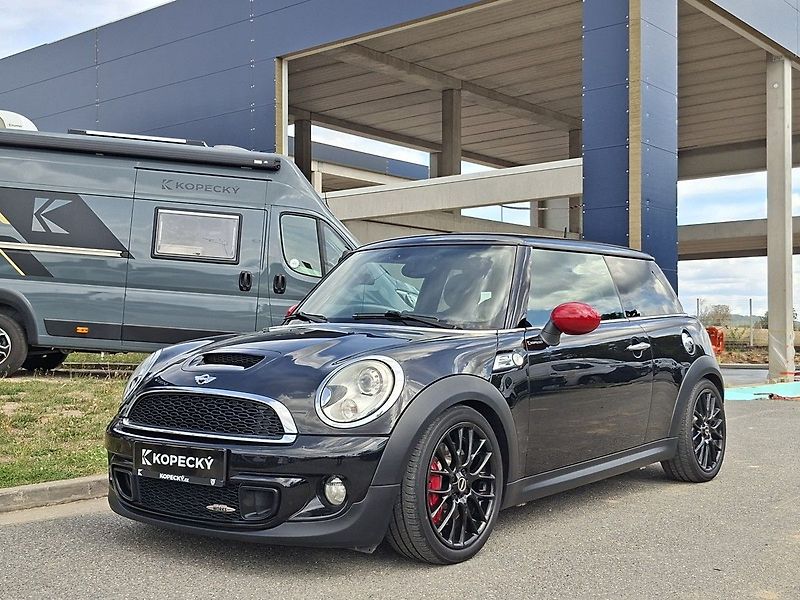 Mini Cooper JOHN WORKS 1,6i 155kW M6 - fotka 1 z 23