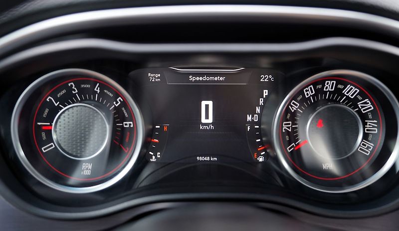 Dodge Challenger 3.6 V6 SXT Plus/kůže/automat - fotka 30 z 35